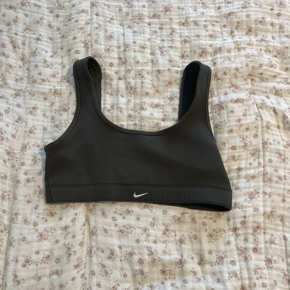 Nike Women's Army Green Sports Bra - Picture 1 of 5